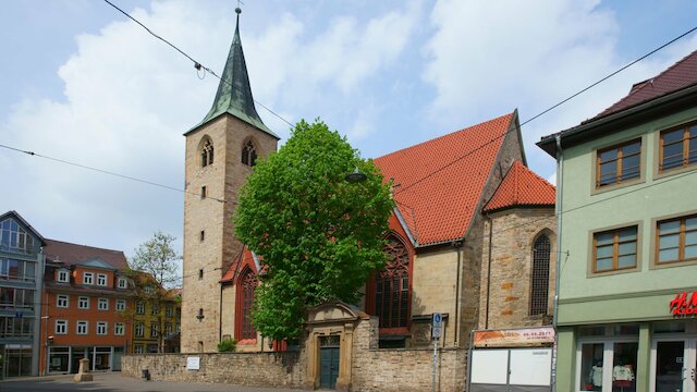 Katholische Lorenzkirche, Kirchenschiff, Turm, am Anger